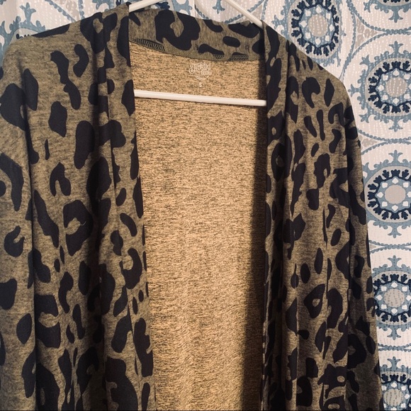 Tickled Teal leopard print open cardigan - Picture 3 of 9